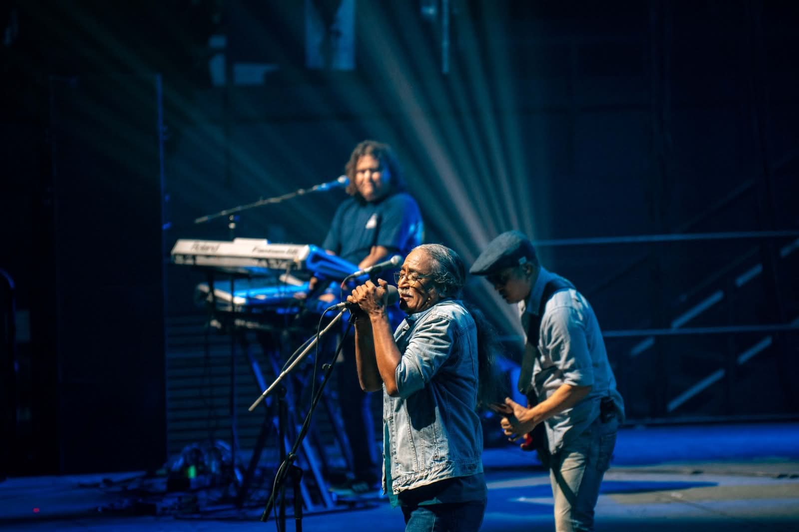 Nepathya performing with keyboardist and guitarist